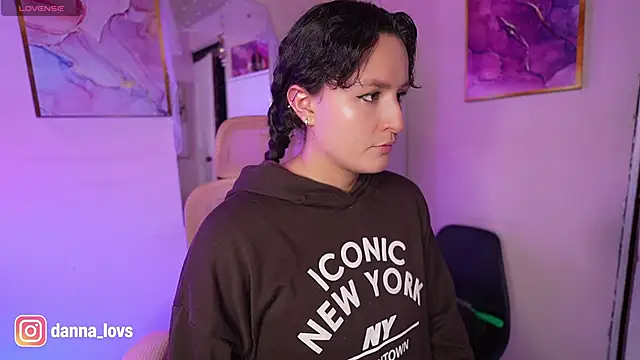 Dannaa Lovs online show from April 8, 10:50 am