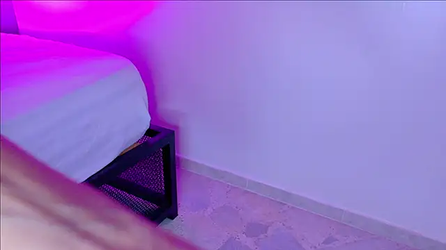 Taylorsmitth  online show from February 2, 12:04 pm