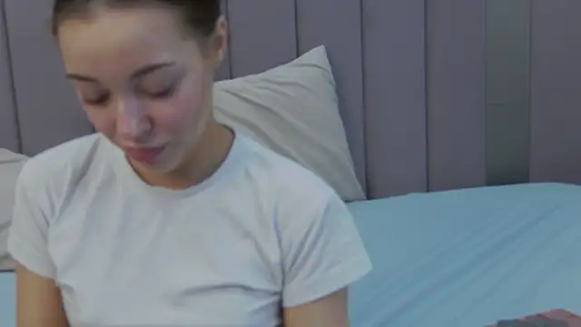 ZoeyNeal online show from March 30, 2:05 pm