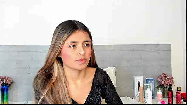 sunnyWhitee online show from March 23, 7:20 pm