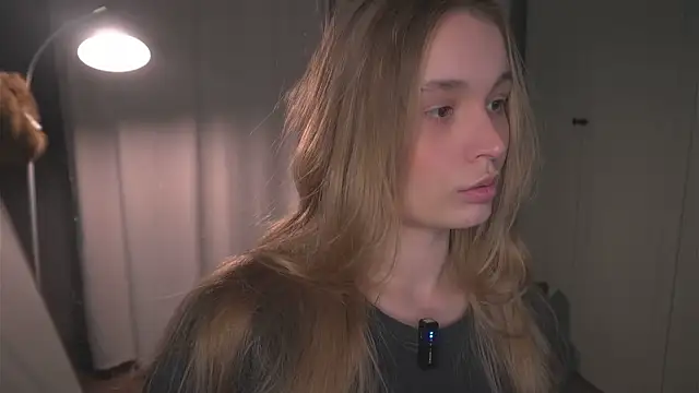 lisa schiele online show from April 6, 8:32 pm