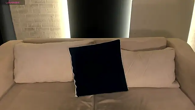 AmbarJames  online show from March 28, 12:15 pm