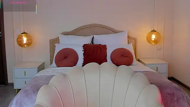 MilaMour online show from February 6, 1:14 pm