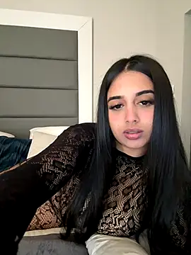 LilMisIndianx online show from December 15, 11:59 am