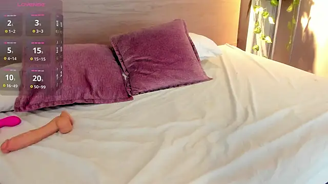 alexamonroe  online show from April 7, 9:50 pm