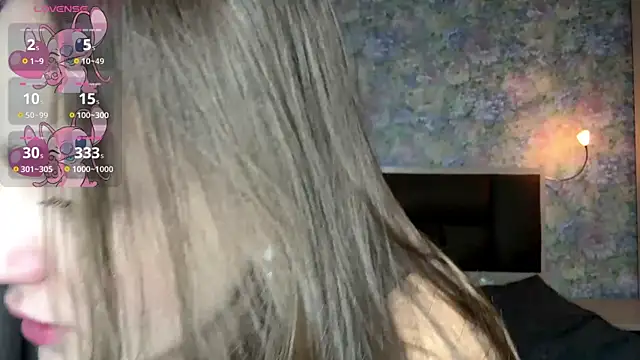 LoraDavi online show from April 2, 1:41 pm