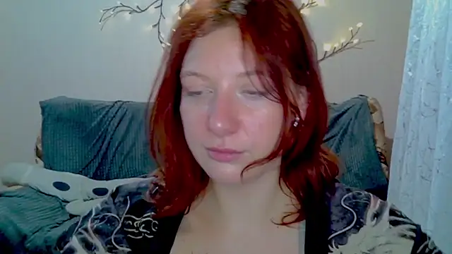 Lily Ember online show from February 15, 3:00 pm