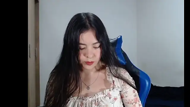 EloiseJun online show from March 16, 6:06 am