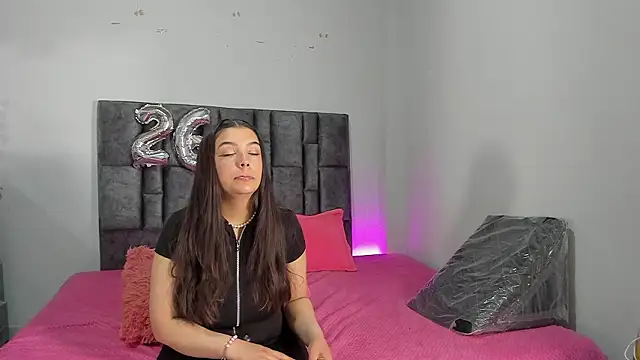 Esmeraldaa- online show from March 24, 7:25 am