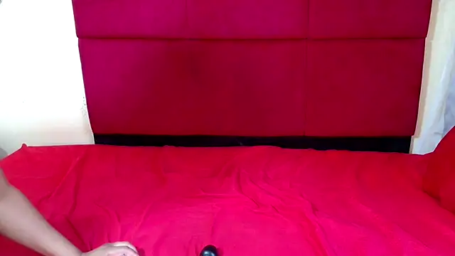 HugeTitisxx online show from March 27, 7:10 am