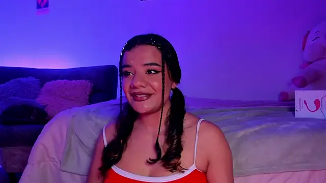 Shophie thoopson online show from March 28, 5:18 am