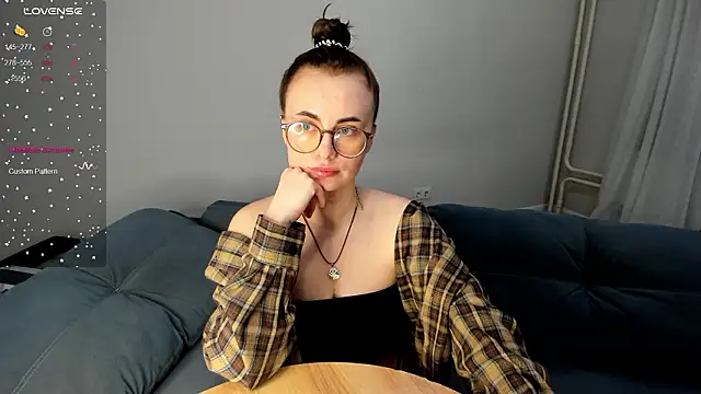 MewStella online show from March 7, 3:30 pm