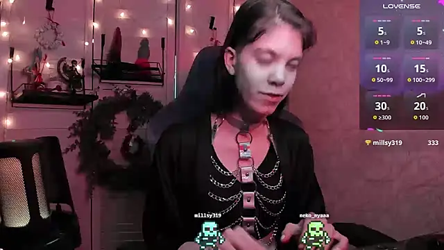 aestheticbeing online show from December 21, 12:42 pm