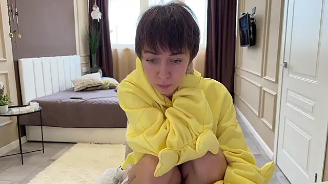 daniellia  online show from February 15, 9:19 am