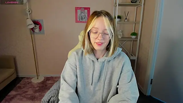 R0cket bunny online show from October 3, 1:11 am