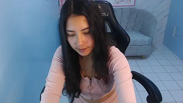 victoria hernandez t  online show from April 1, 1:12 pm