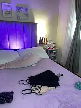 juliana-mancini online show from March 19, 2:10 pm