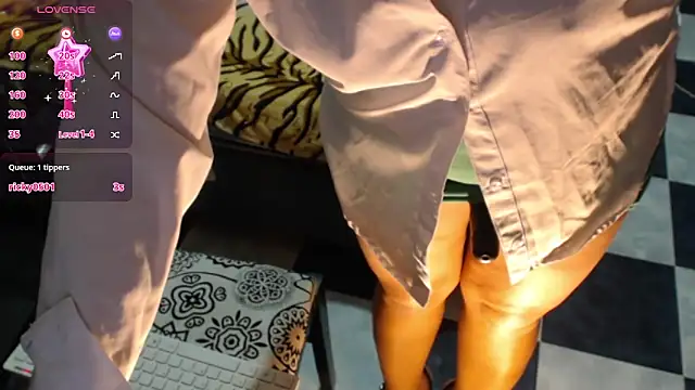 hiilarybrown online show from March 9, 2:15 am