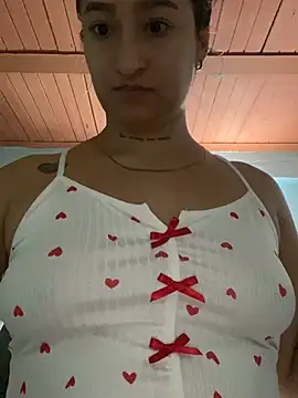 EVAH LEE  online show from February 17, 10:36 am