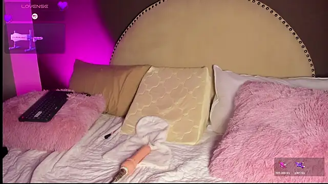  Kendall 19 online show from March 14, 9:05 pm