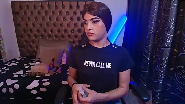 lailahdark online show from March 25, 8:45 pm