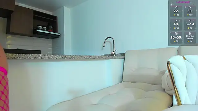 Michelle Ferrerr online show from April 15, 11:00 am