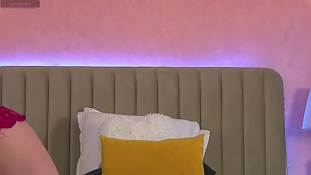 EnyaHazell online show from February 4, 6:44 pm