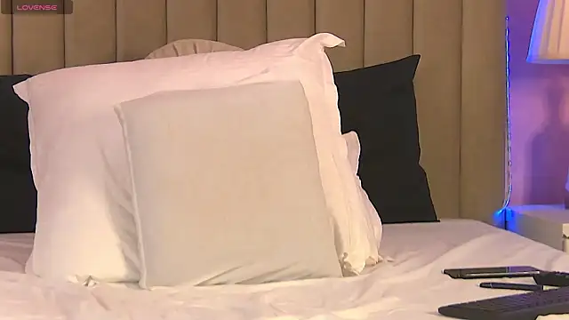 EnyaHazell online show from February 9, 7:27 pm