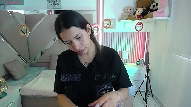 Mia garcia28 online show from December 4, 8:31 pm