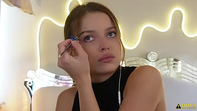 kellypeachcake online show from April 6, 5:19 am