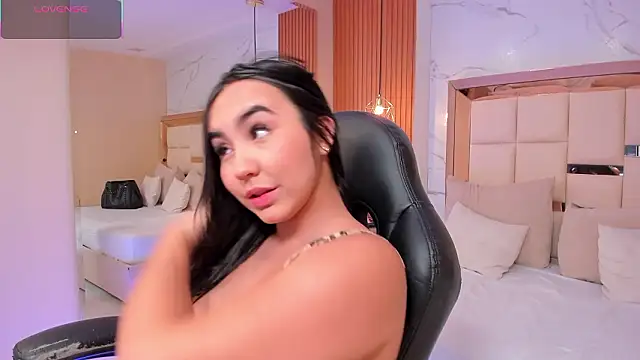 julieta rosee online show from March 22, 8:37 pm