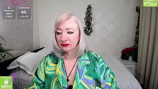 hunters woman online show from April 8, 6:54 pm