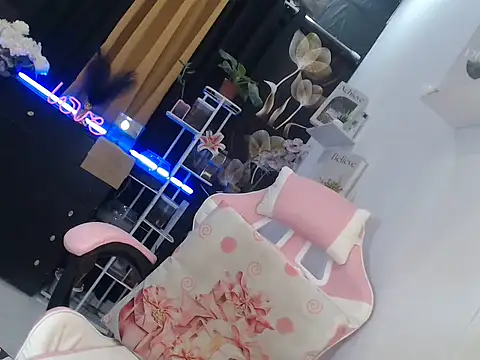 miss ning online show from April 4, 10:58 am