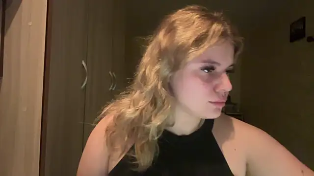 sunshinyflash online show from March 12, 4:42 pm