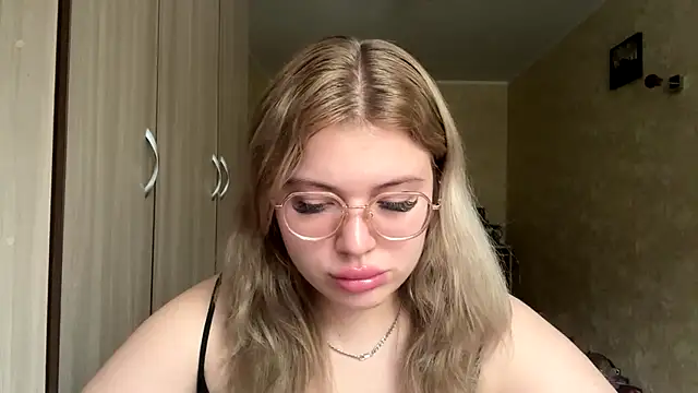 sunshinyflash online show from February 25, 11:53 am