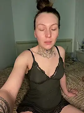 monsieuretmada1 online show from April 4, 4:44 am