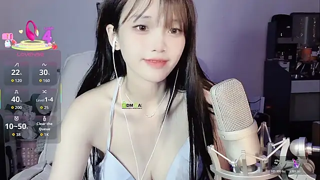 twlilybae online show from March 19, 2:21 pm