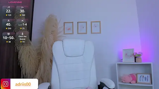 shannel moss   online show from March 26, 12:02 am