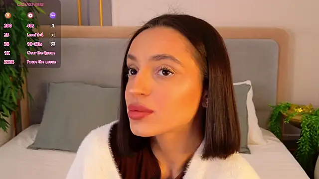 AdoraCortes online show from April 7, 5:09 am