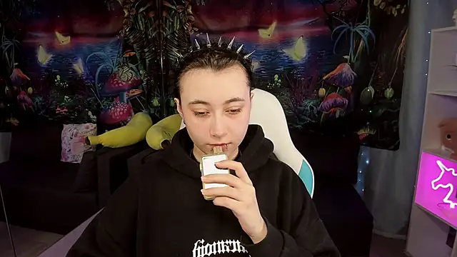 ClaraParks online show from April 10, 7:53 pm