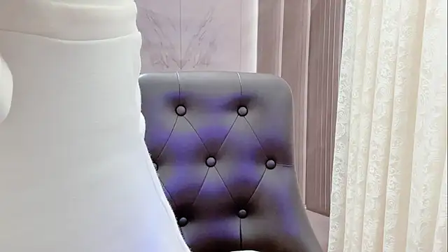 Shenlly online show from April 11, 7:45 am