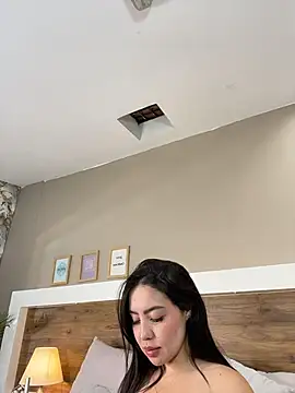 MiaFarkash online show from December 17, 7:40 pm