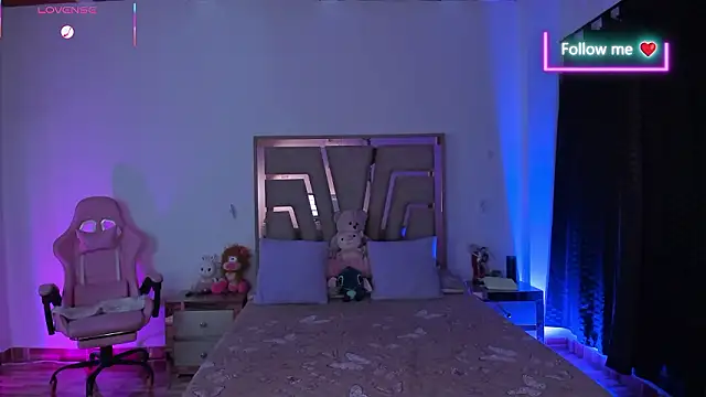 lunaarose online show from March 18, 3:44 am