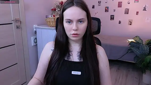 Alice Moondark online show from March 18, 5:34 am