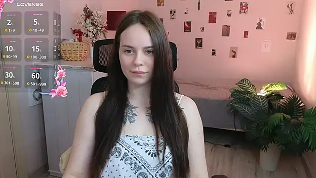 Alice Moondark online show from March 12, 5:43 am