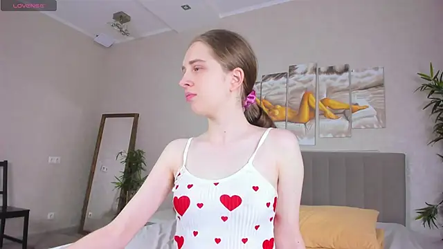 Camilla Kelly online show from April 17, 1:08 am