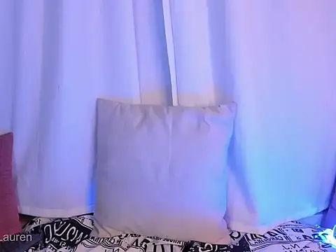 Laurenn 2 online show from November 17, 3:29 am