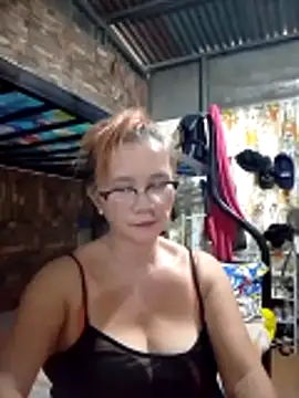 SexyHottMom online show from April 7, 7:10 am