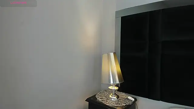 CarolineLee  online show from March 27, 10:32 pm