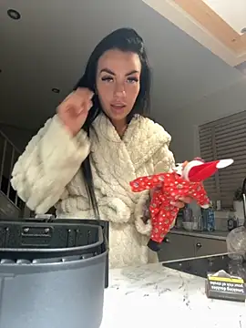 BELLABLACKXUK online show from December 4, 11:49 pm